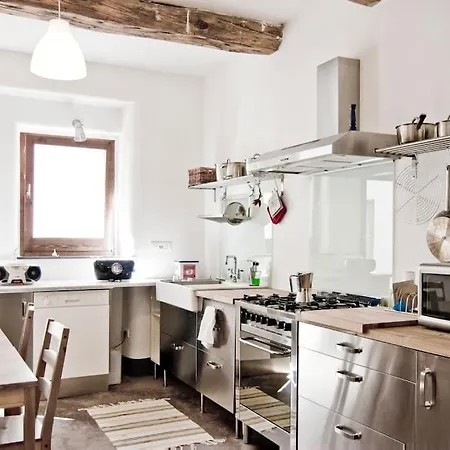 Nyaraló Asino Nero Milis